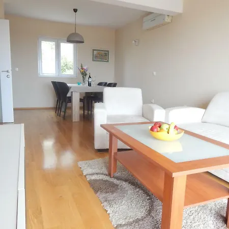 Karlo Apartment Makarska
