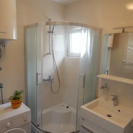 Karlo דירה מאקרסקה