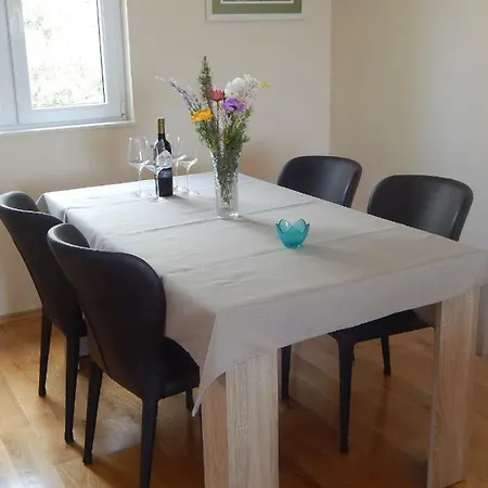 Apartment Karlo *