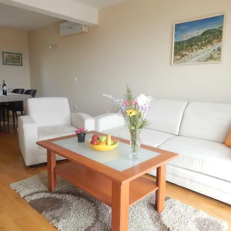 Karlo Apartament Makarska
